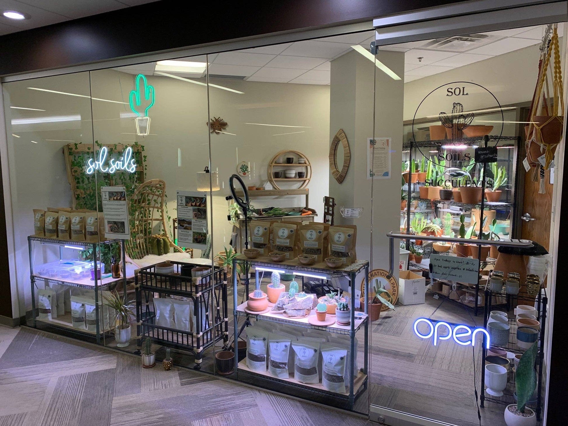 Soil (2Qt) Houseplant Chunky Mix (Aroid/Tropical Mix): 2 Quarts - The Plant Lady SF